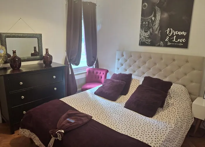 Proche De La Cite De L\'Espace